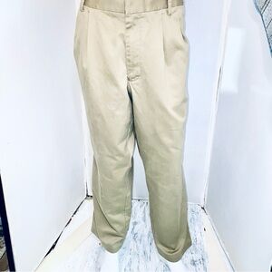 Dockers Classic Straight Chinos in Khaki